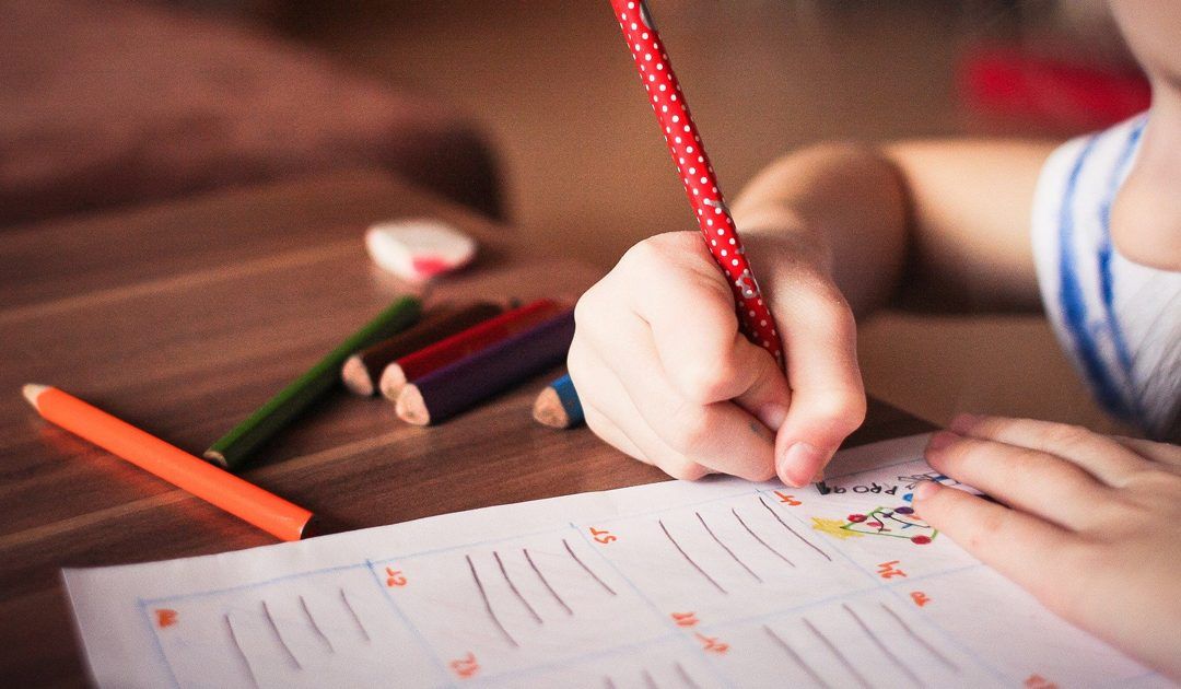 Cómo enseñarles a los niños a escribir cuentos de manera sencilla