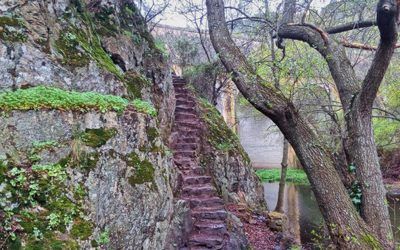 Ruta fácil de la Cascada del Hervidero para hacer con niños. Senderismo para pequeños exploradores