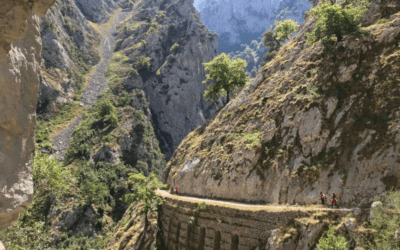 Disfrutando a tope la ruta del Cares con niños