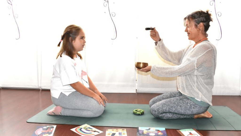 practicar yoga con niños
