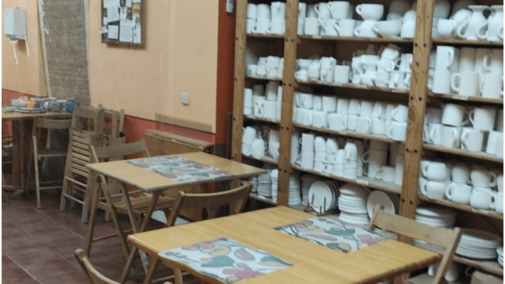 taller de cerámica pinta en copas