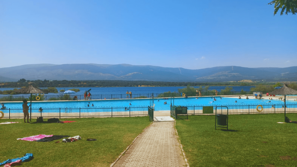 así con las piscinas de riosequilllo